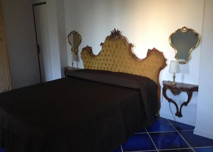 Amendola 3* باري