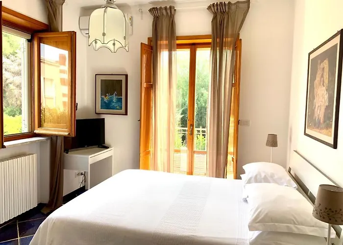 Amendola 3* باري